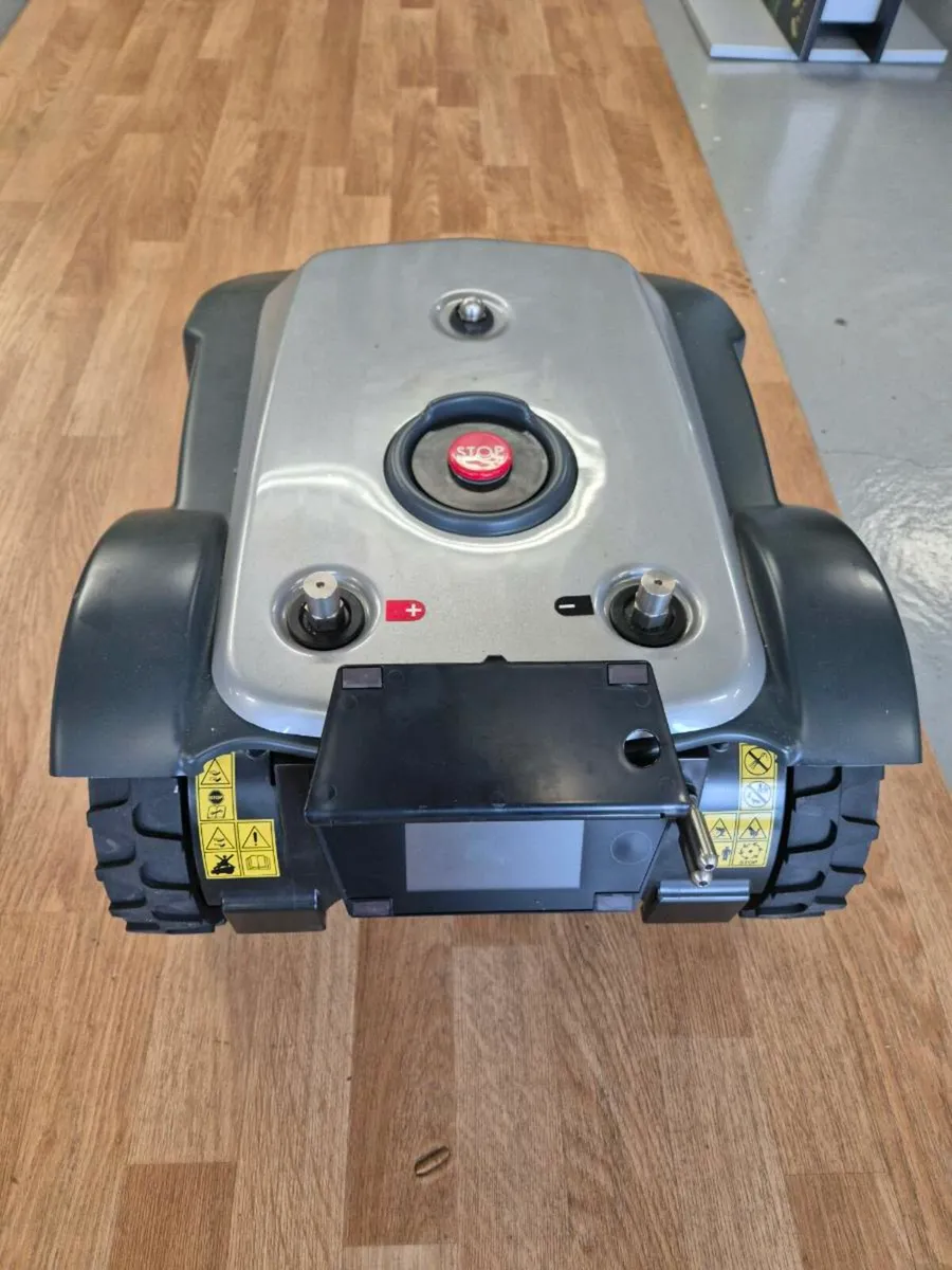 Wiper p70s Robtic mower. - Image 3