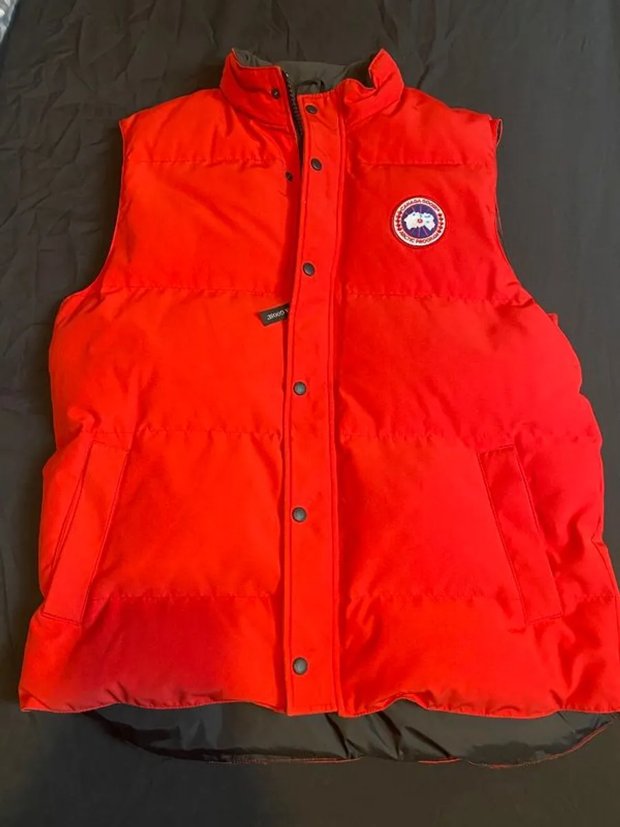 Red canada goose gilet deals