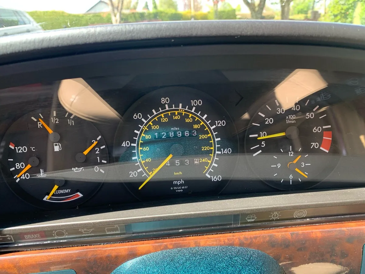 Mercedes Benz 300SE 1988 - Image 3