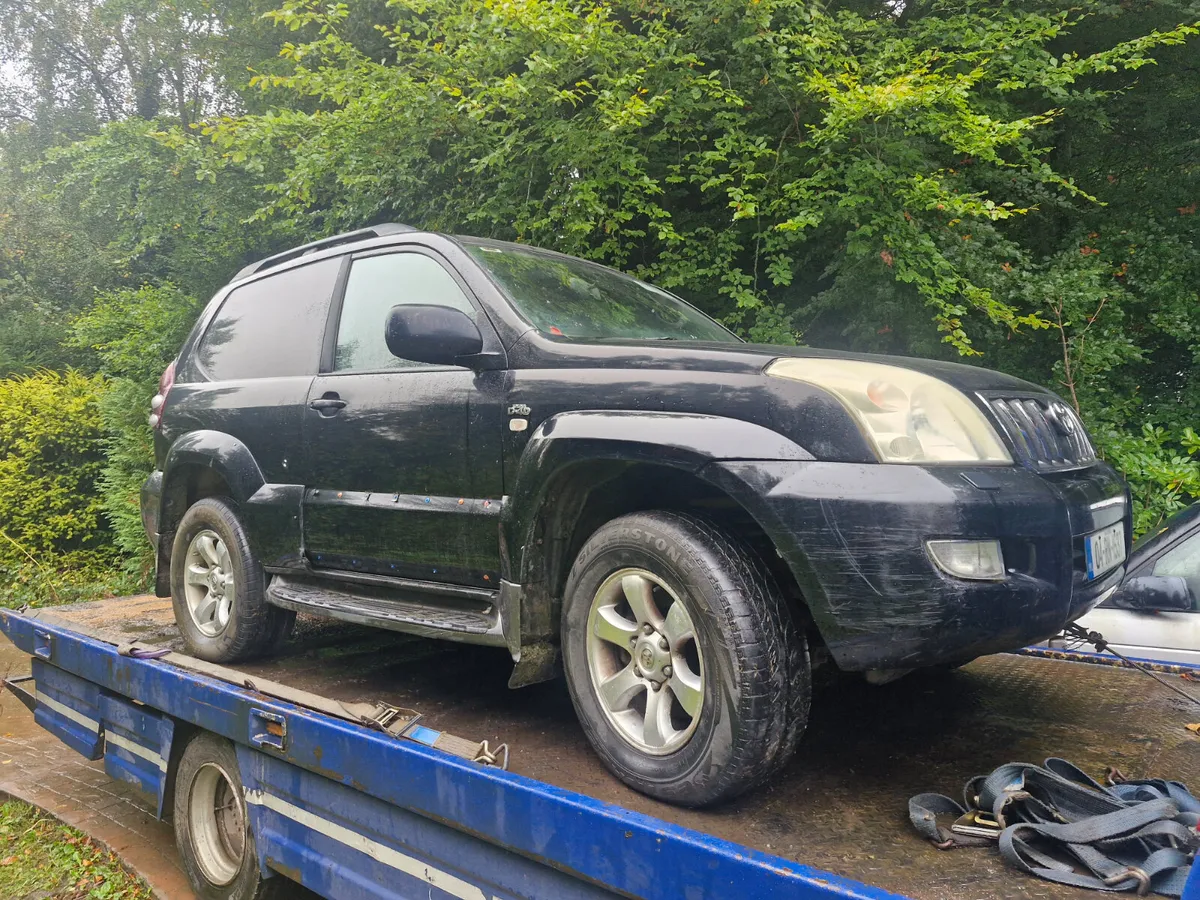 Toyota landcruiser 2004 breaking for parts - Image 1