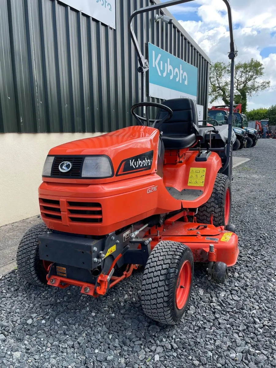 Kubota G21E LD ride on mower - Image 2