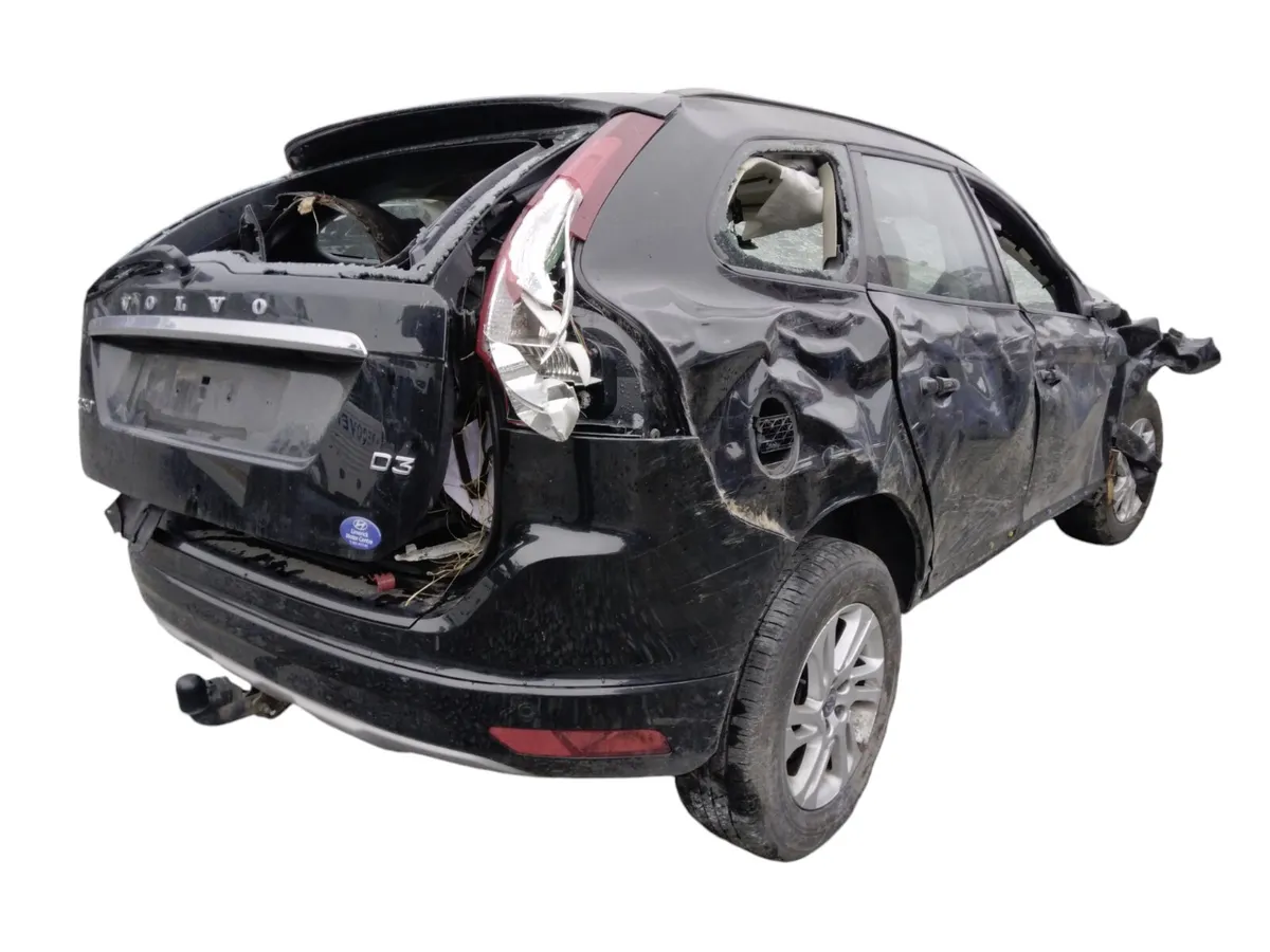 2016 VOLVO XC60 For Breaking/Dismantling - Image 3