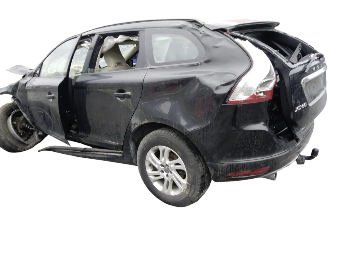 2016 VOLVO XC60 For Breaking/Dismantling - Image 4