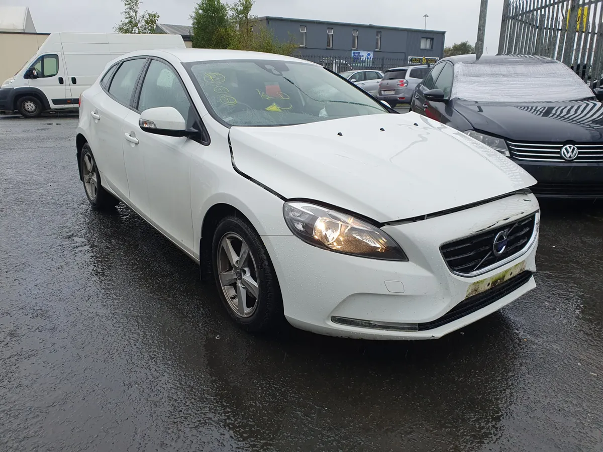 15 VOLVO V40  1.6 D FOR BREAKING - Image 1