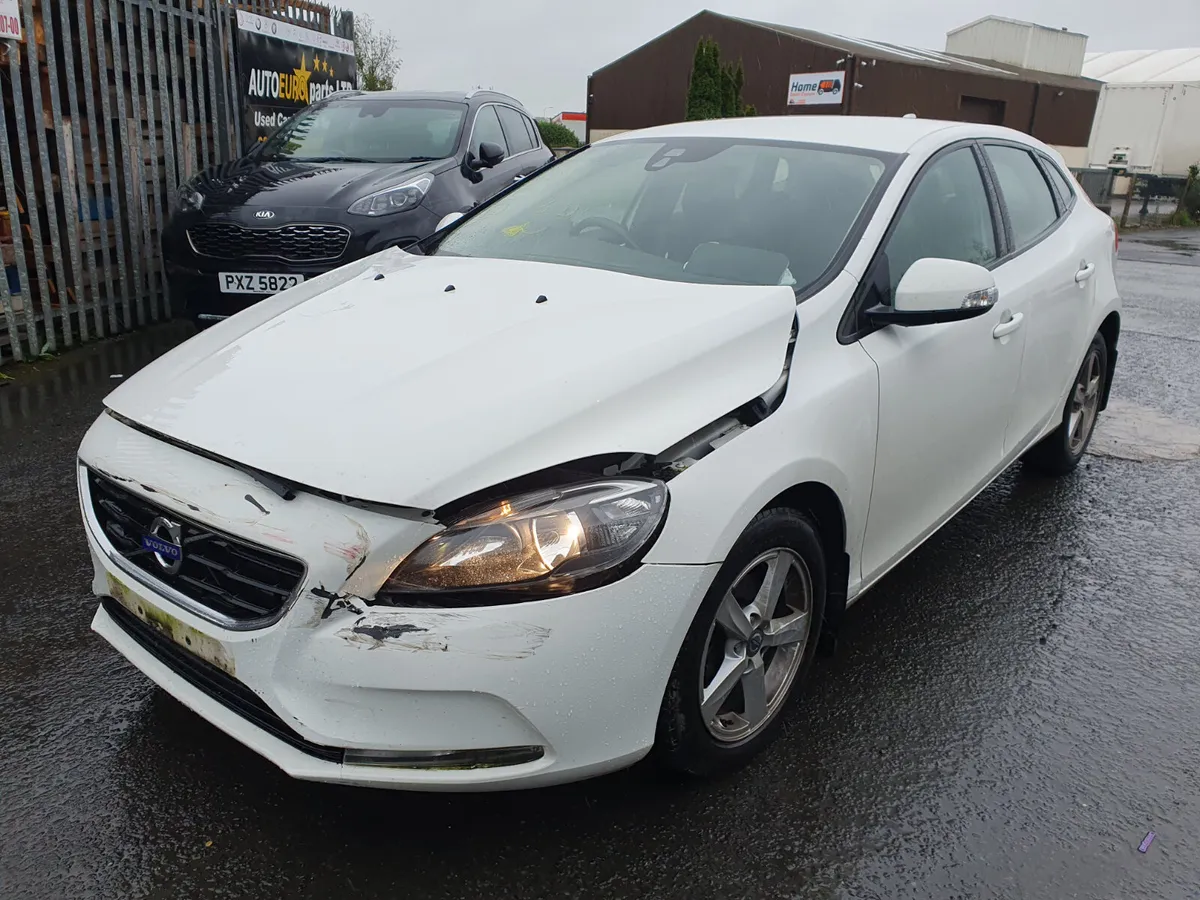 15 VOLVO V40  1.6 D FOR BREAKING - Image 2