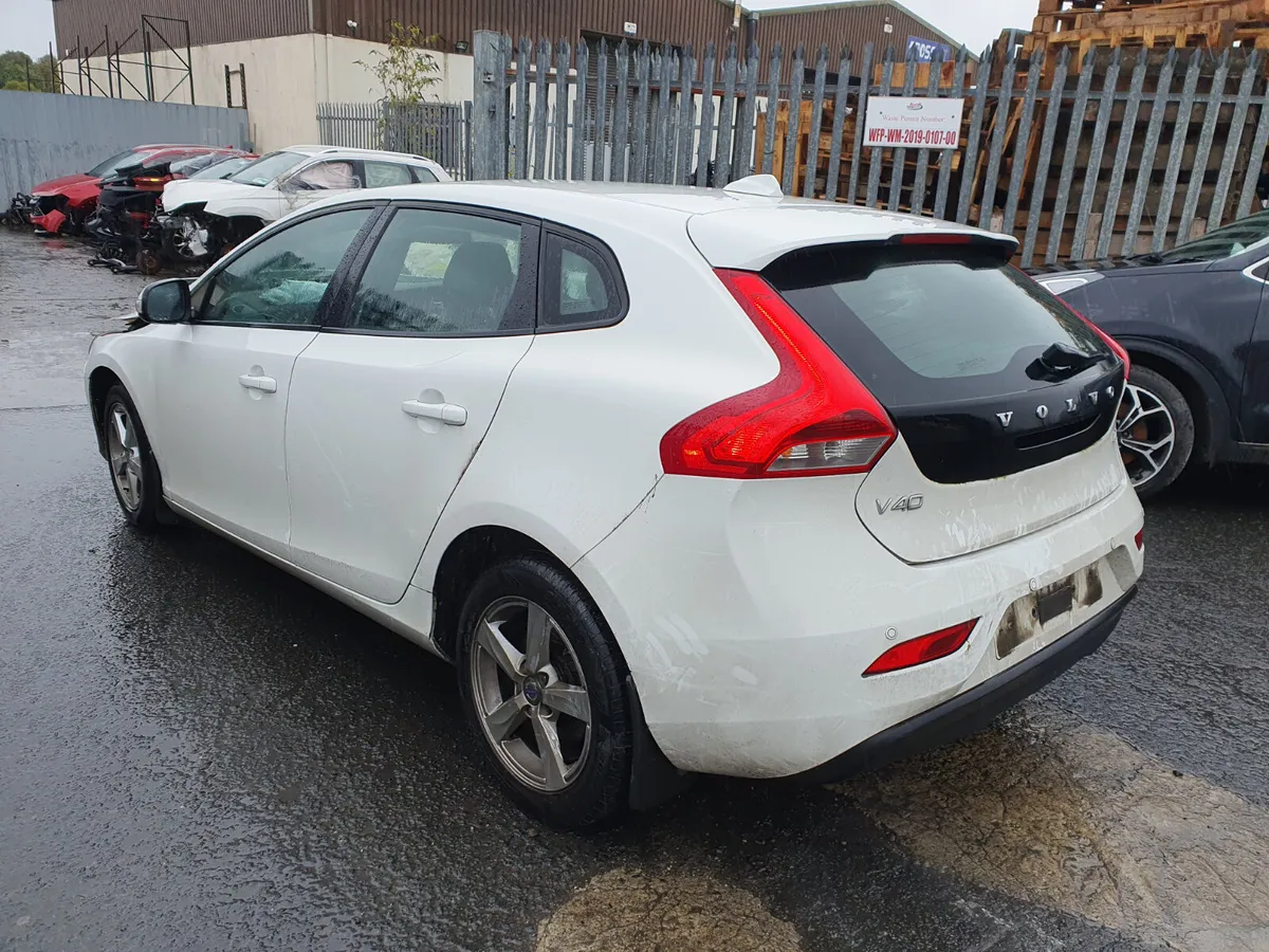 15 VOLVO V40  1.6 D FOR BREAKING - Image 3