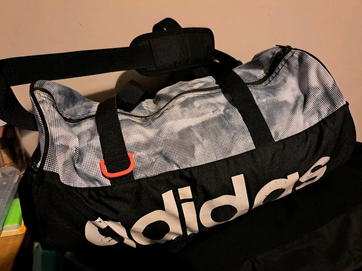 Adidas gym bag sale hot sale
