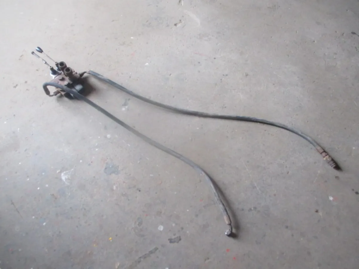 Double Acting Spool Valve With Hoses - Image 1