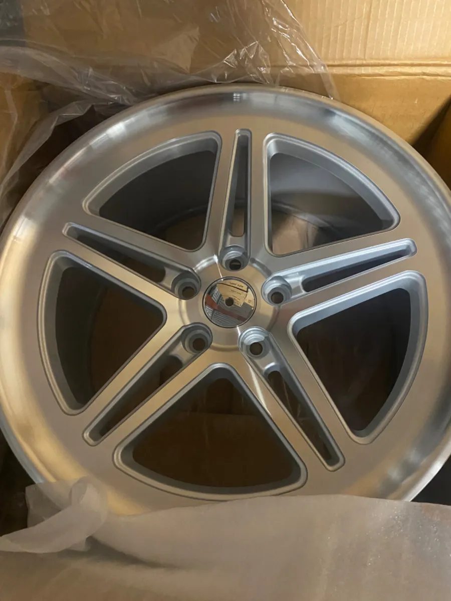 Vossen 5twin 18” alloys - Image 1