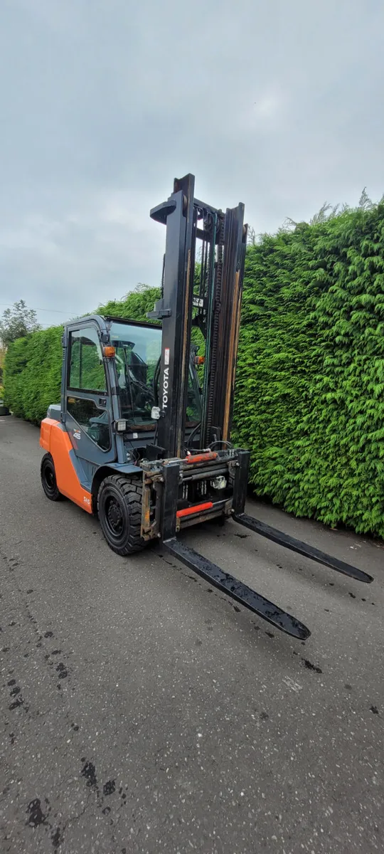 Toyota 4.5 ton forklift - Image 4