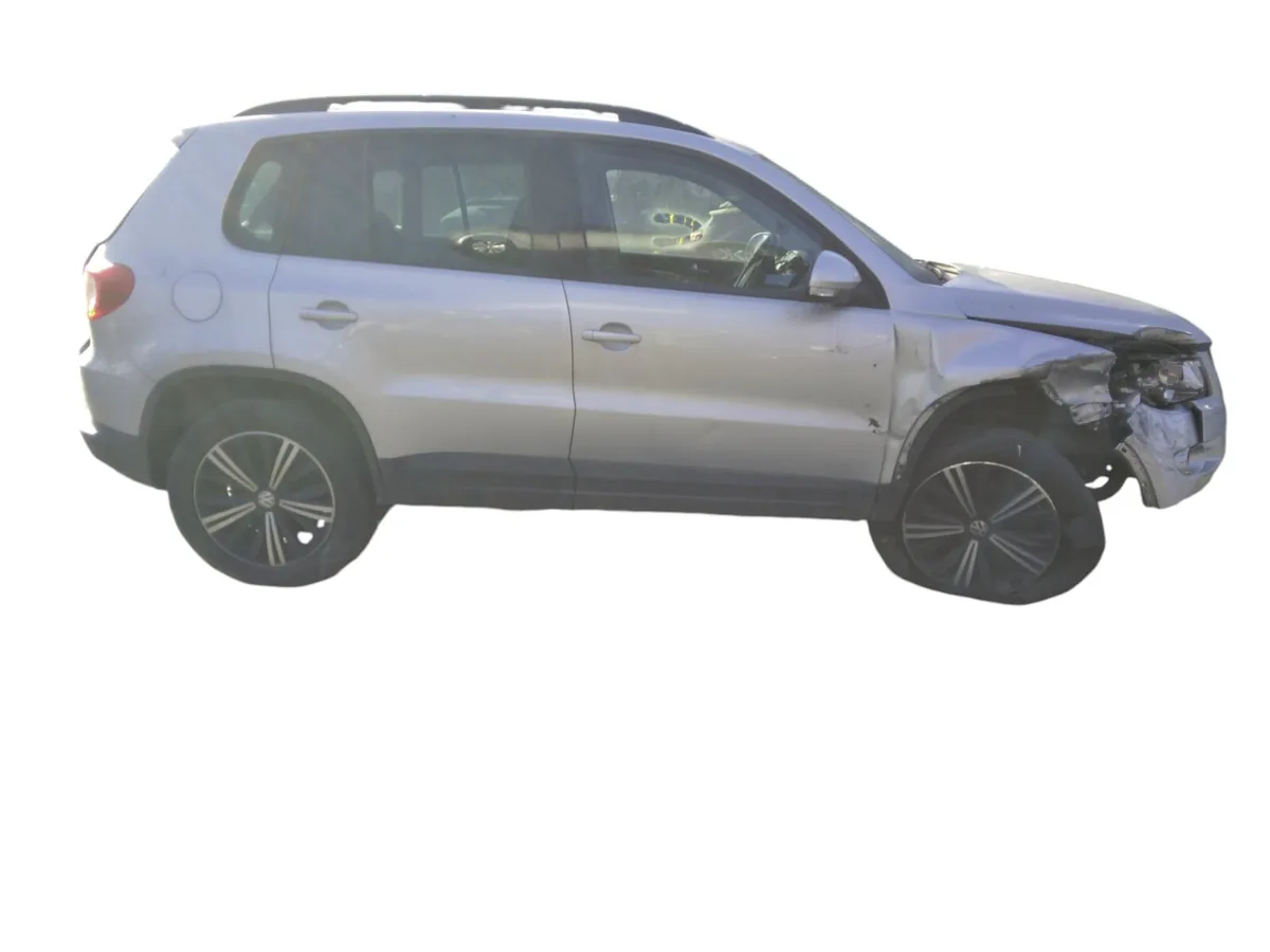 2010 VOLKSWAGEN TIGUAN For Breaking/Dismantling - Image 2