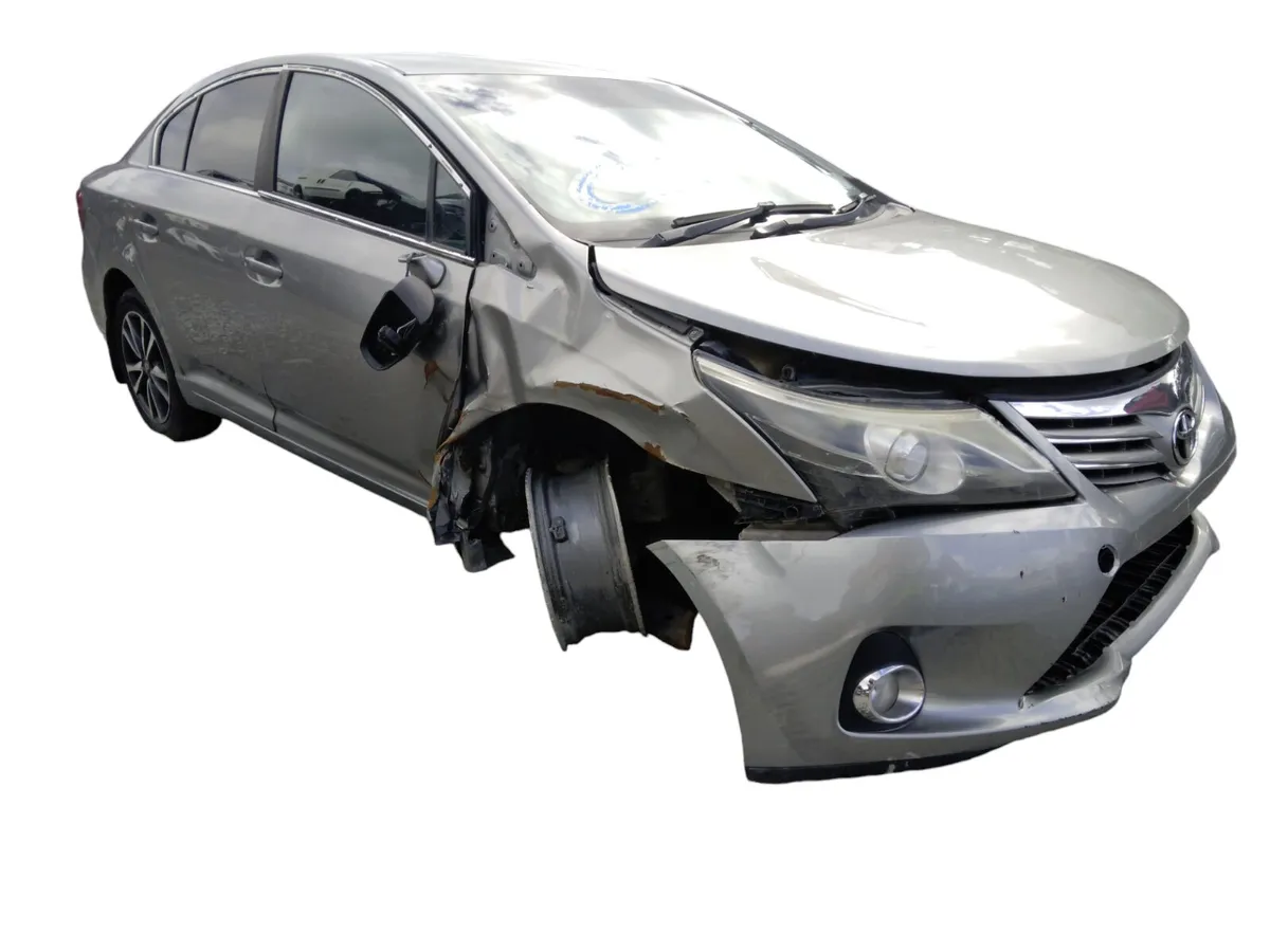 2015 TOYOTA AVENSIS For Breaking/Dismantling - Image 1