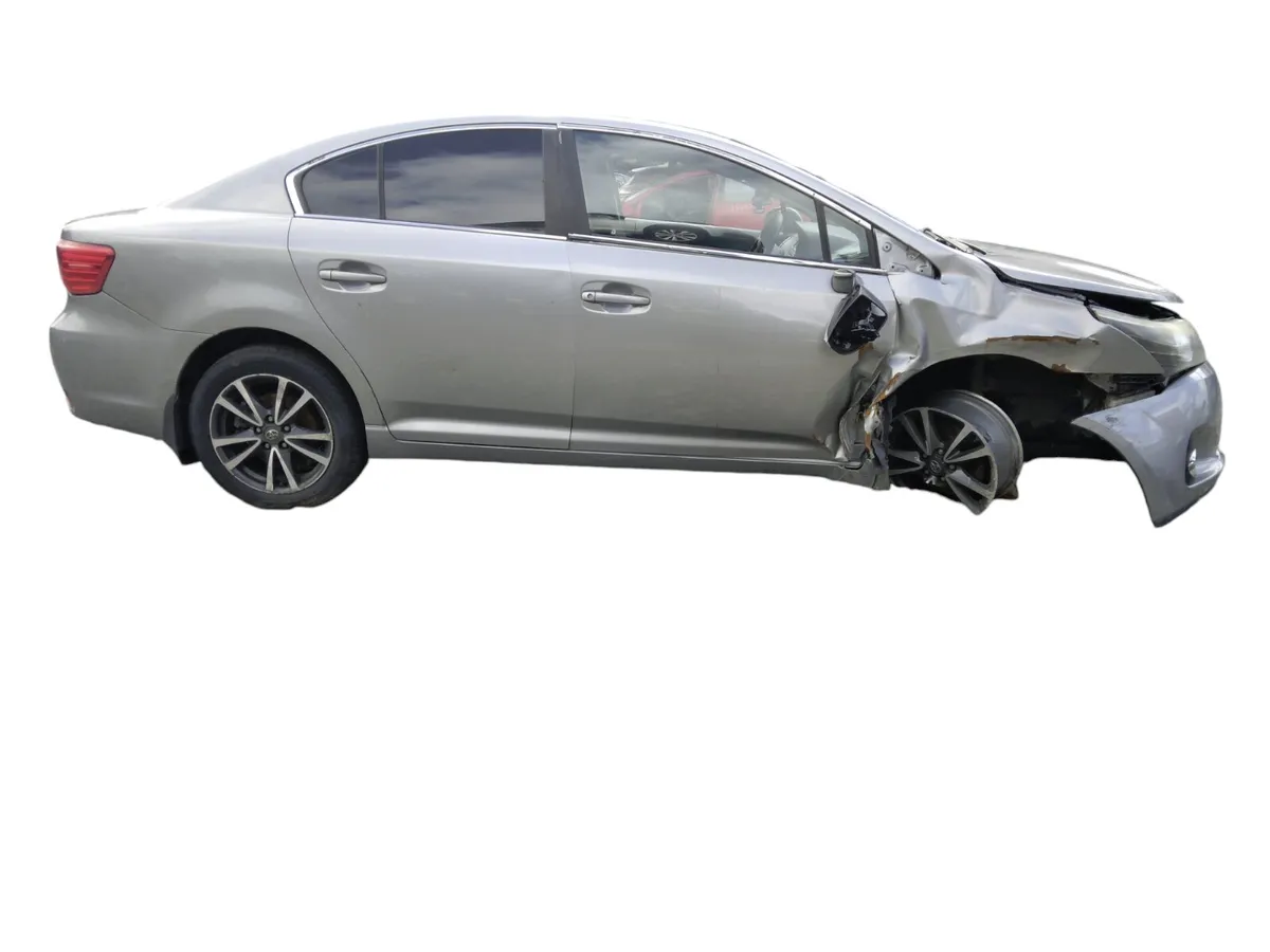 2015 TOYOTA AVENSIS For Breaking/Dismantling - Image 2
