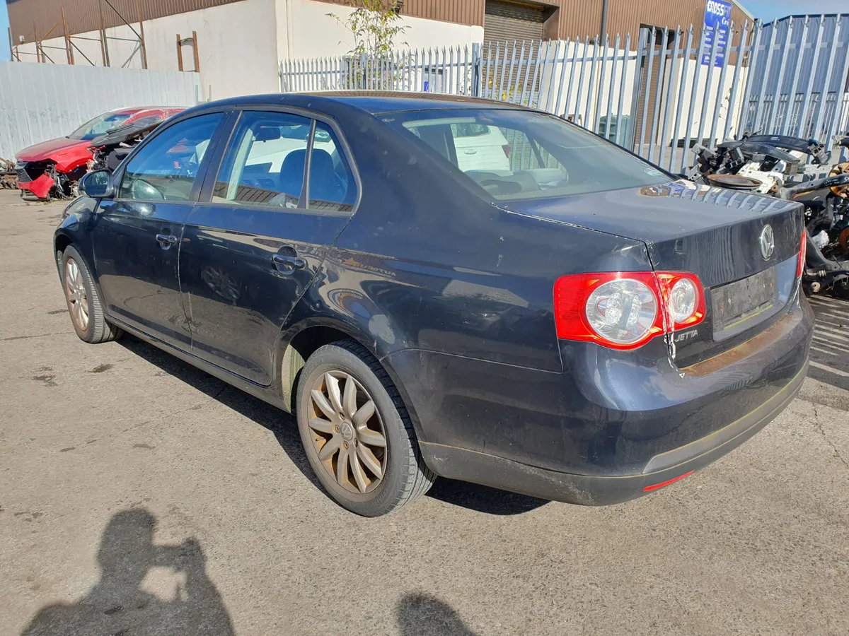 10 VW JETTA  1.6 TDI FOR BREAKING - Image 4