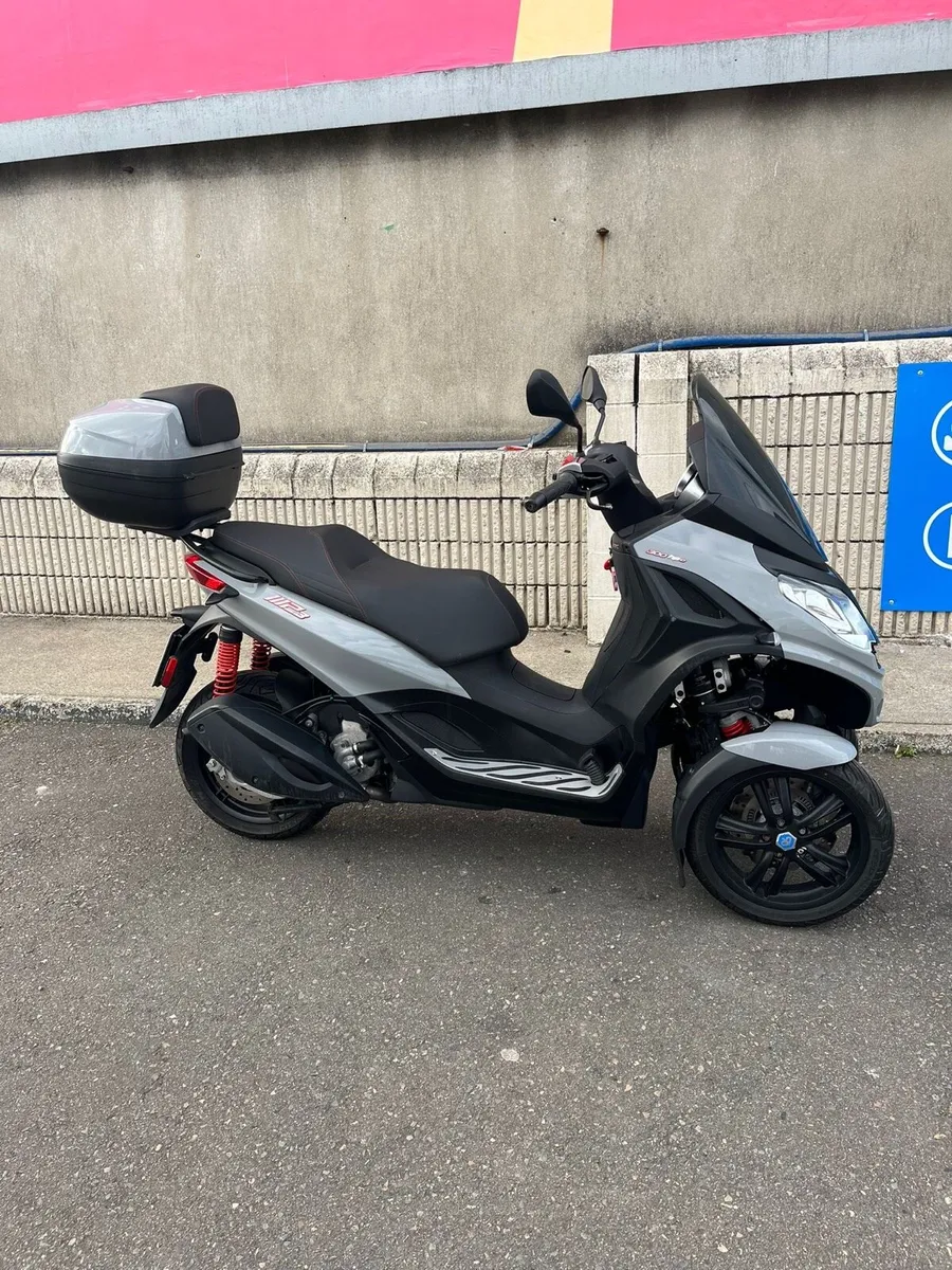 2021 Piaggio MP3 - Image 1