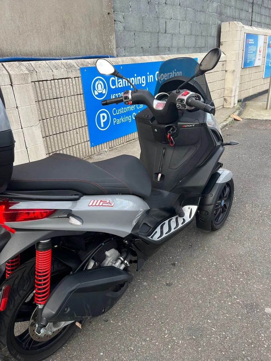 2021 Piaggio MP3 - Image 3