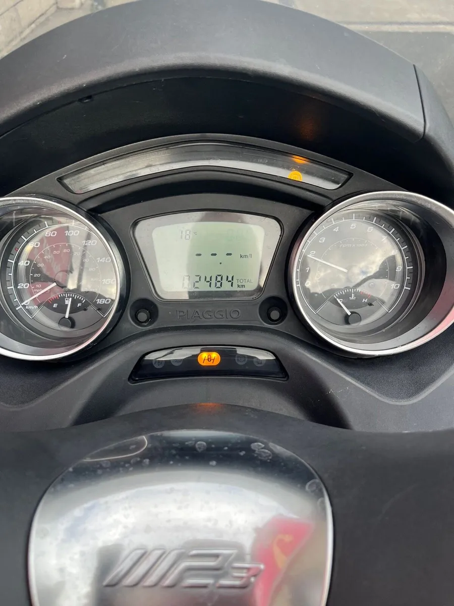 2021 Piaggio MP3 - Image 4