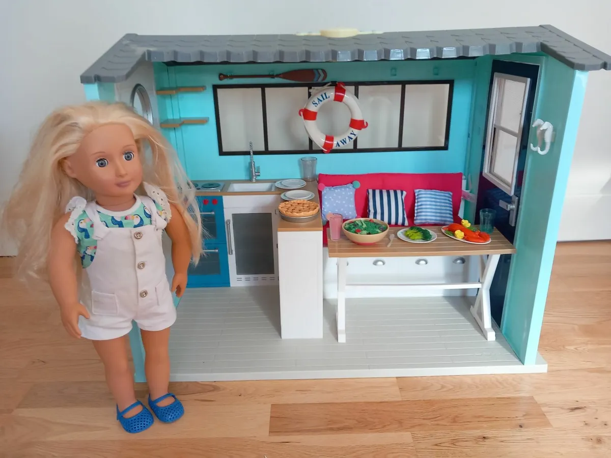 Our Generation Beach House with Dolls & Accessorie - Image 1