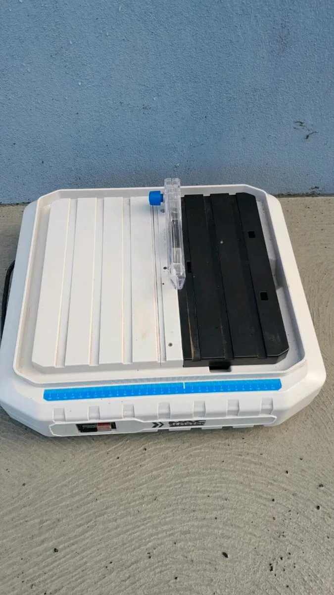 Wet tile cutter for sale in Co. Galway for €50 on DoneDeal