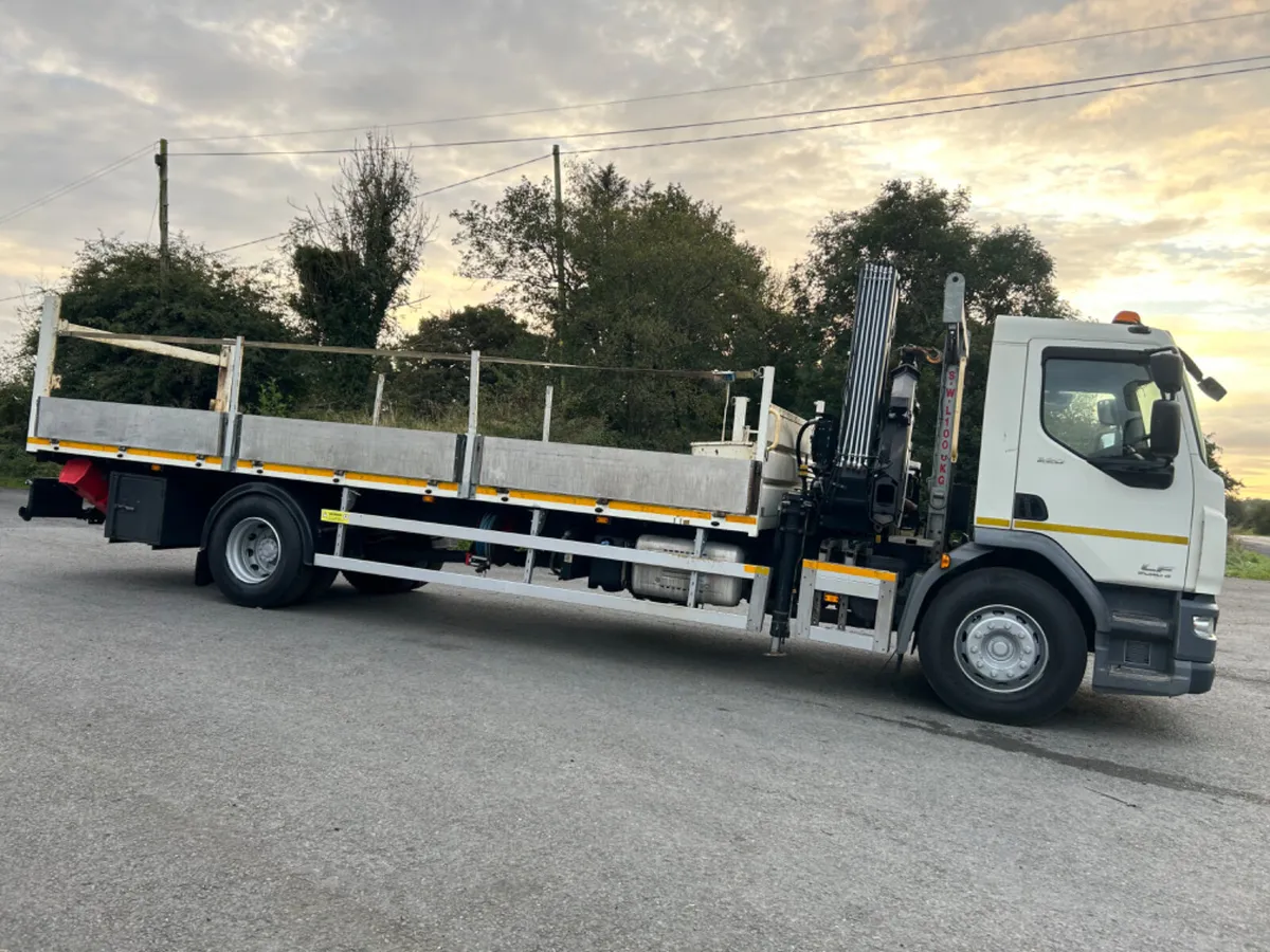 2016 Daf lf 220 14tm crane flat compressor for sale in Co. Armagh for €