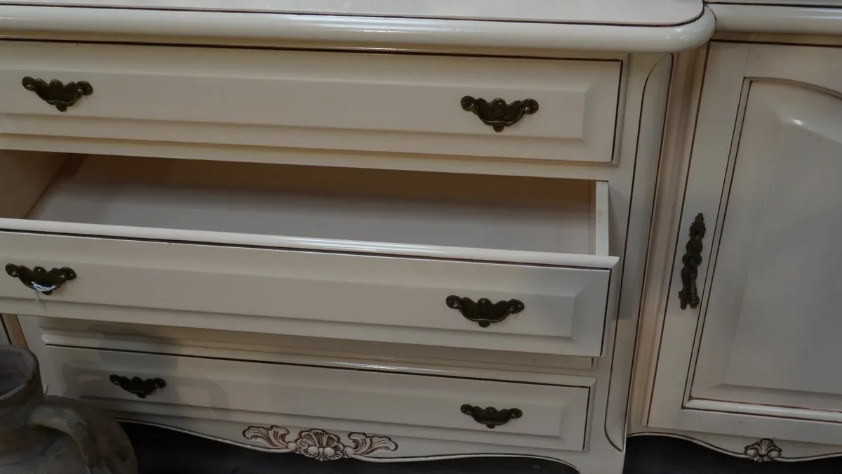 Elegant Vintage Sideboard with Ornate Detailing - Image 3
