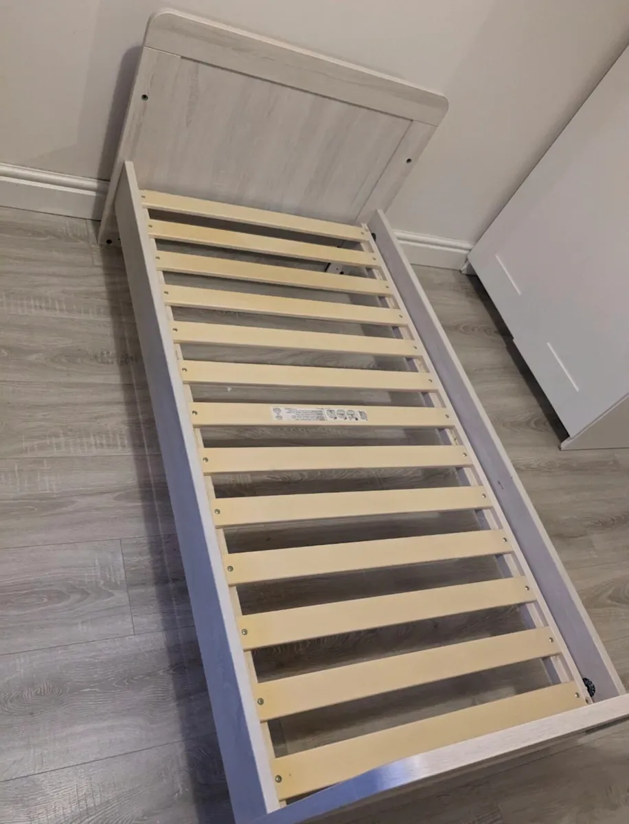 Mamas & Papas Atlas 2 in 1 Convertible Cot Bed for sale in Co. Dublin