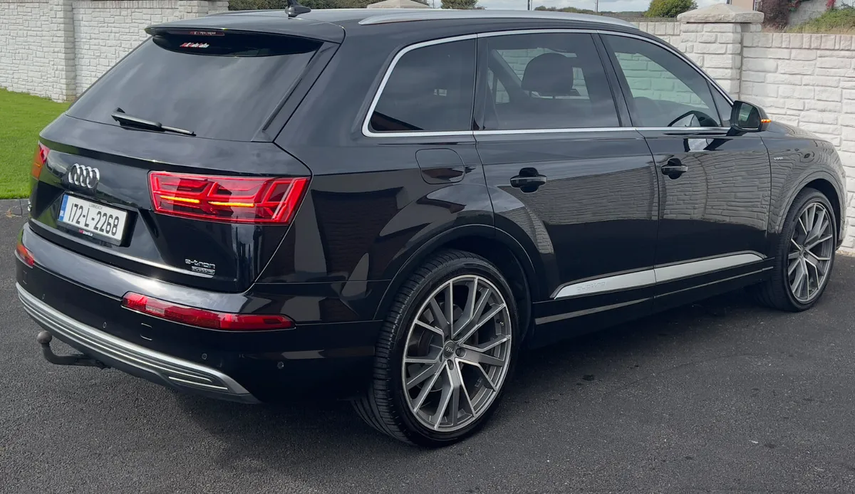 Audi Q7, E-tron, Quattro Black Edition - Image 3