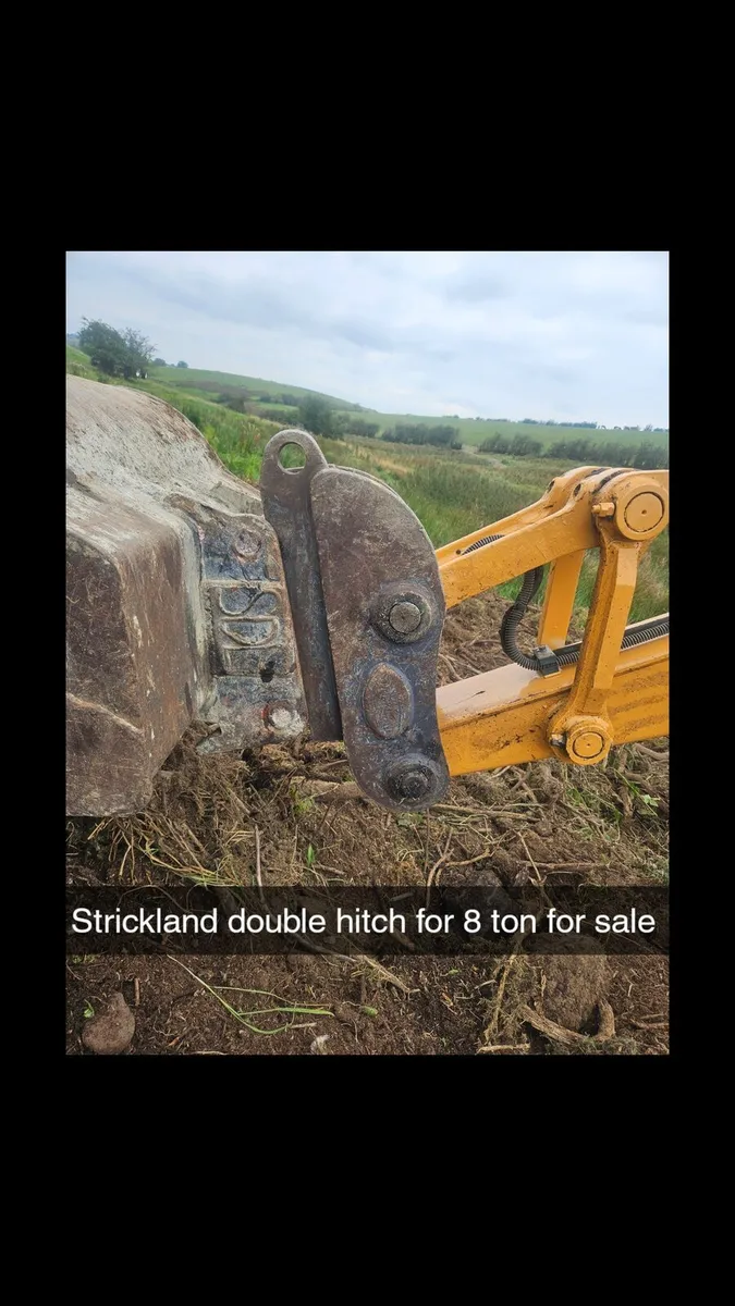Strickland double lock hitch also rubber tracks - Image 1