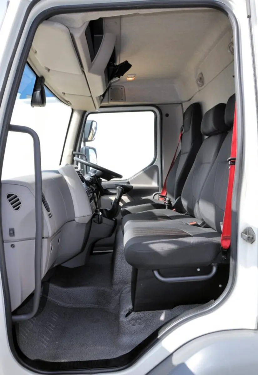 2021 7.5 ton GVW Day cab 3 seats 20ft Box body for sale in Co