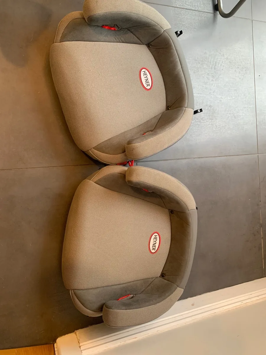 2 x Heyner Isofix booster seats - like new