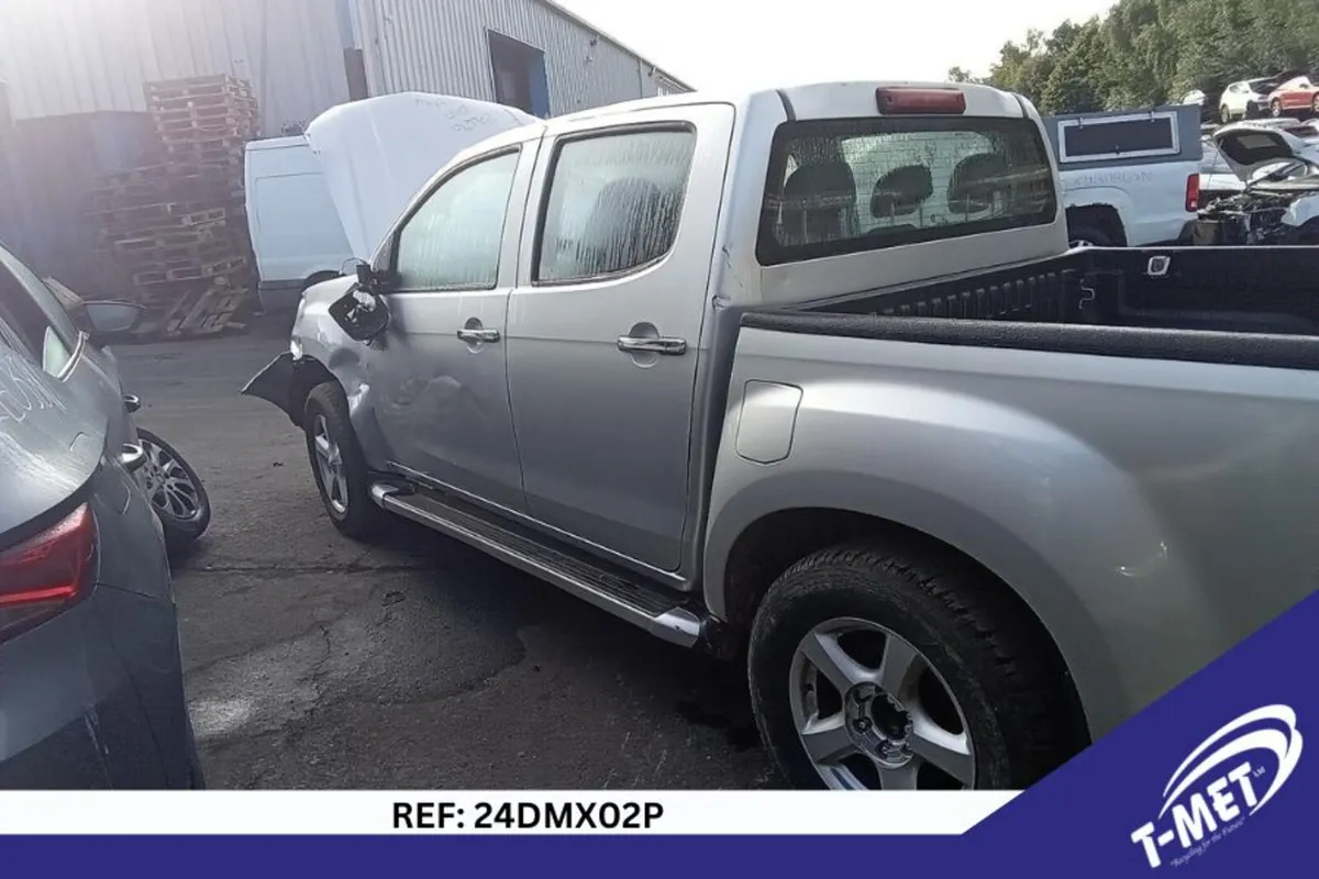 2015 ISUZU D-MAX BREAKING FOR PARTS - Image 4