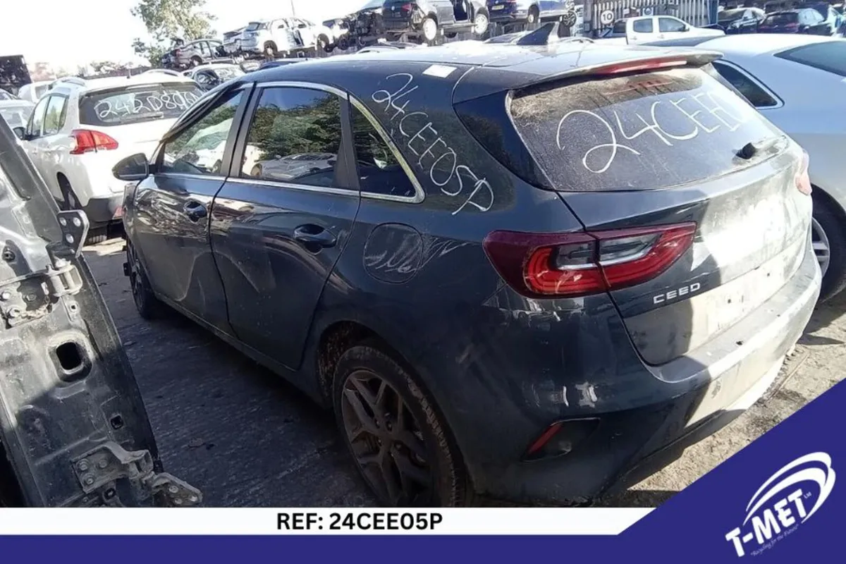 2023 KIA CEED BREAKING FOR PARTS - Image 1