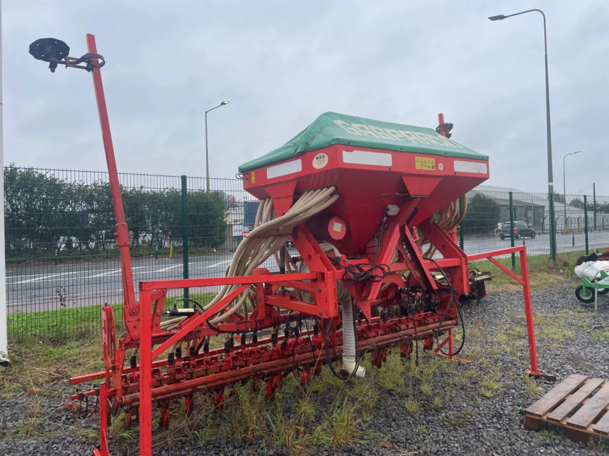 Corn drill - Image 1