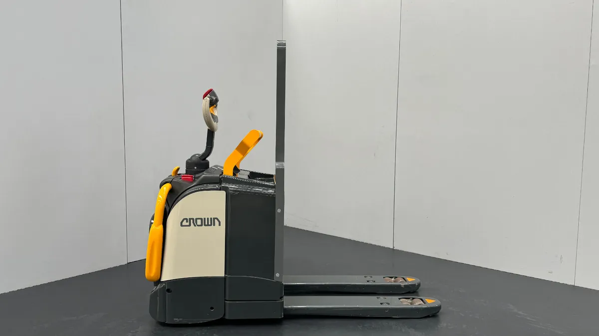 Crown WT3040 2.0T Powered Pallet Truck #46 - Image 2