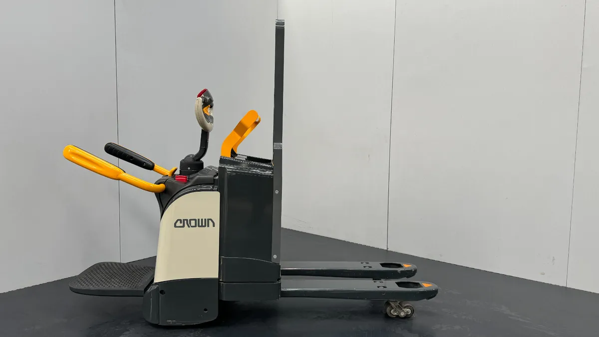 Crown WT3040 2.0T Powered Pallet Truck #46 - Image 4