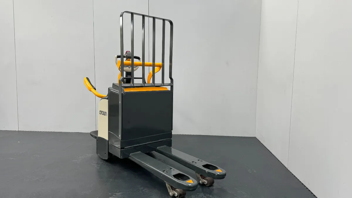 Crown WT3040 2.0T Powered Pallet Truck #46 - Image 1