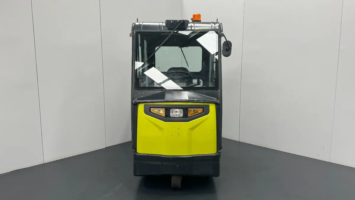 Clark CTX70 Electric Tow Tractor (#31) - Image 1