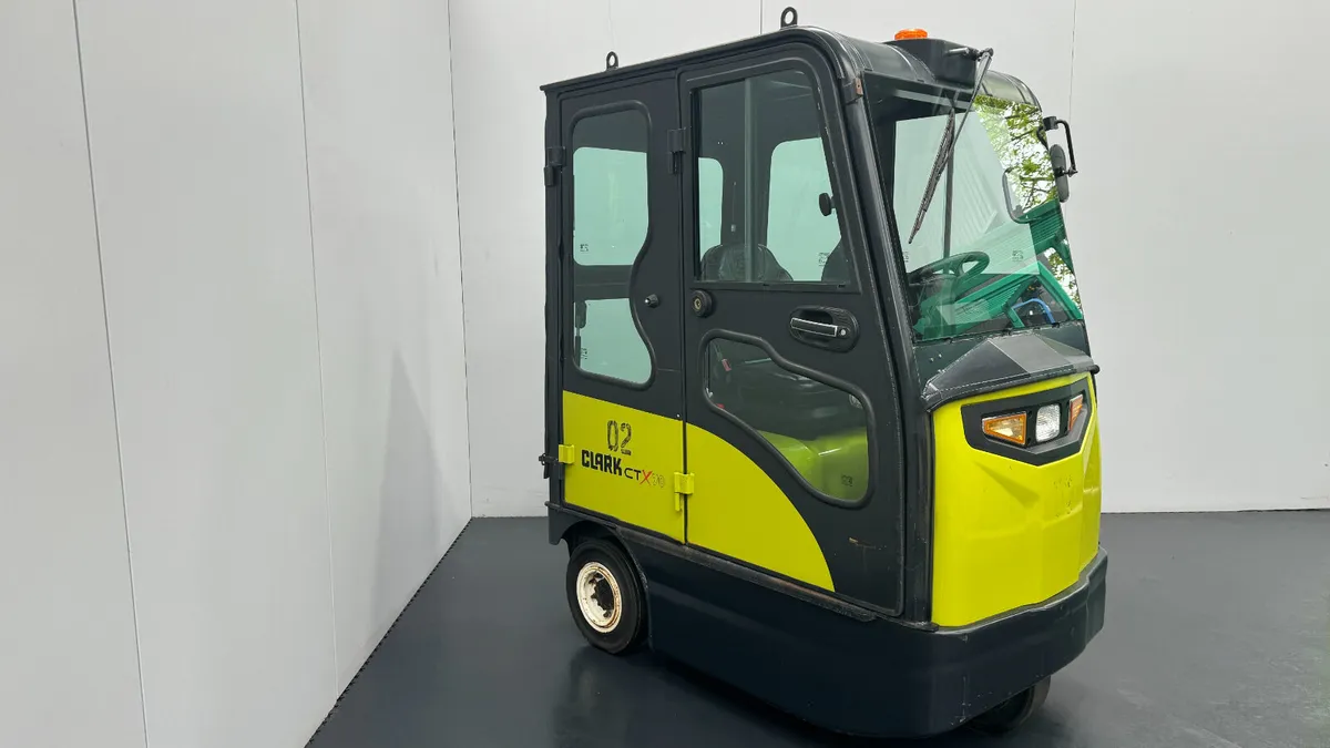 Clark CTX70 Electric Tow Tractor (#31) - Image 3