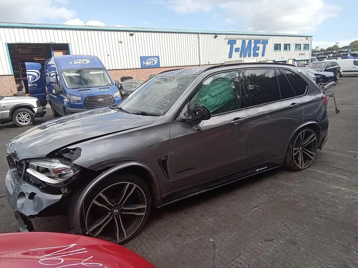 2015 BMW X5 BREAKING FOR PARTS - Image 2