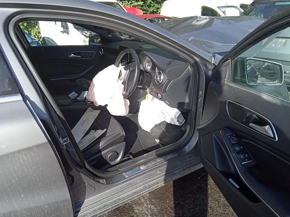 2015 MERCEDES A CLASS BREAKING FOR PARTS - Image 4