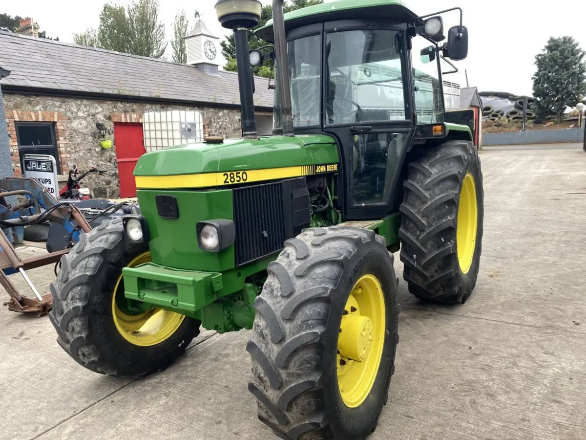 1990 John Deere 2850 - Image 1