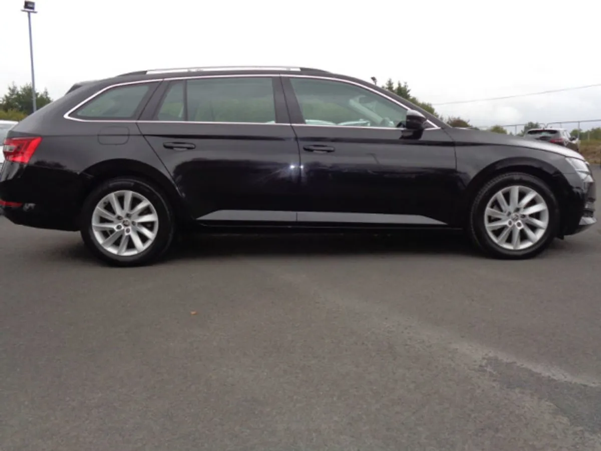 Skoda Superb Estate AMB 2.0tdi 150HP 5DR - Image 3