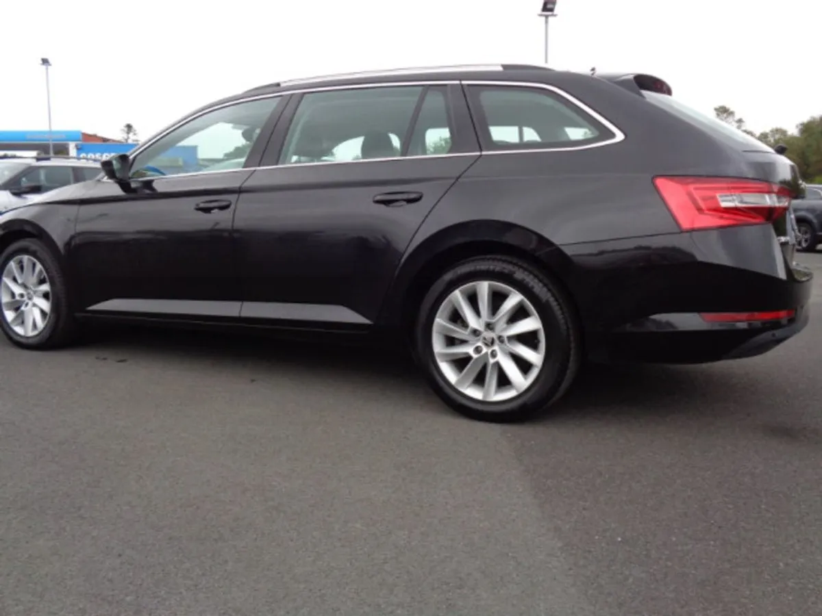 Skoda Superb Estate AMB 2.0tdi 150HP 5DR - Image 4