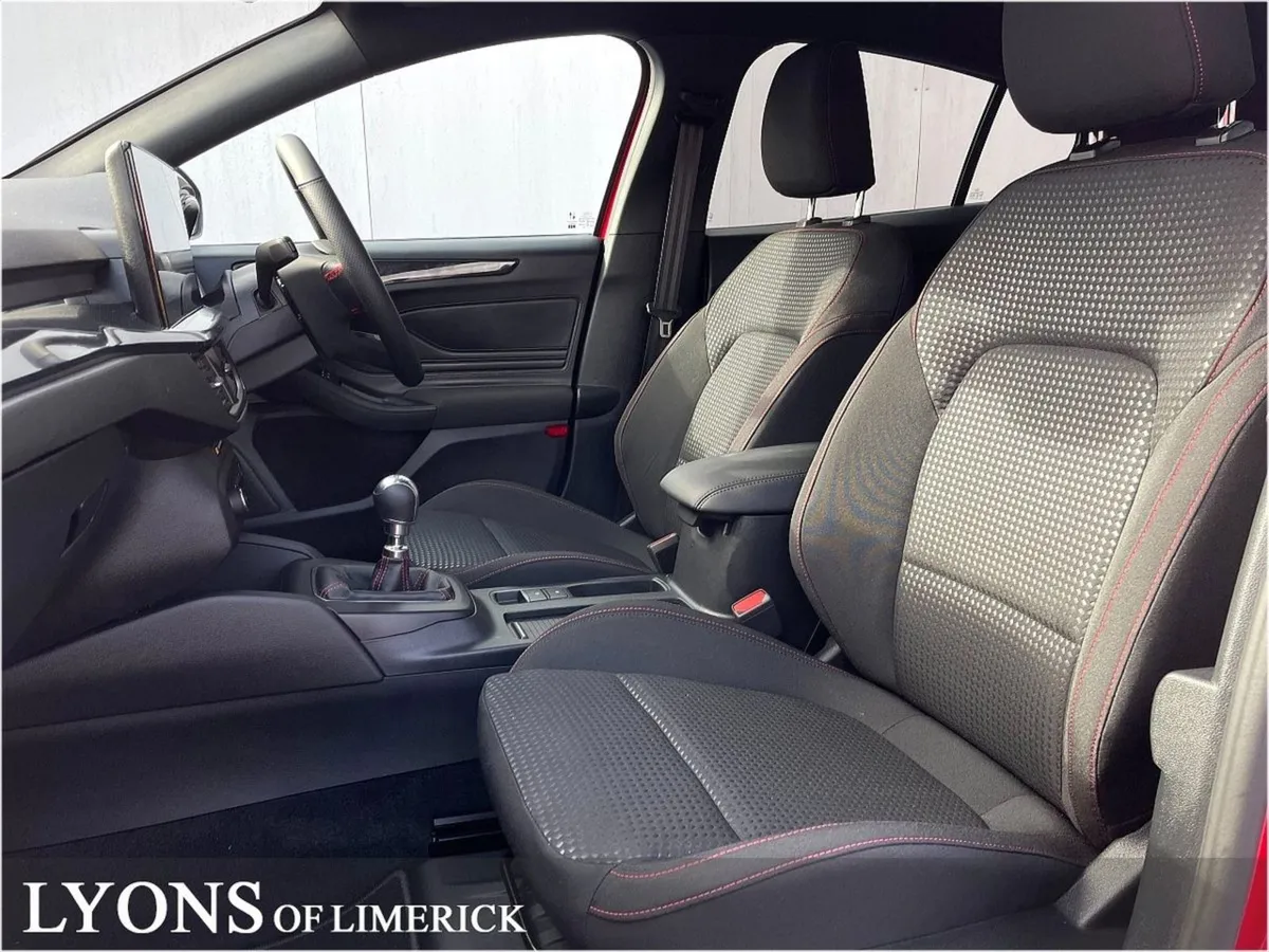 Ford Focus 5 Door st-line 1.0l Ecoboost 125PS Mhe - Image 3
