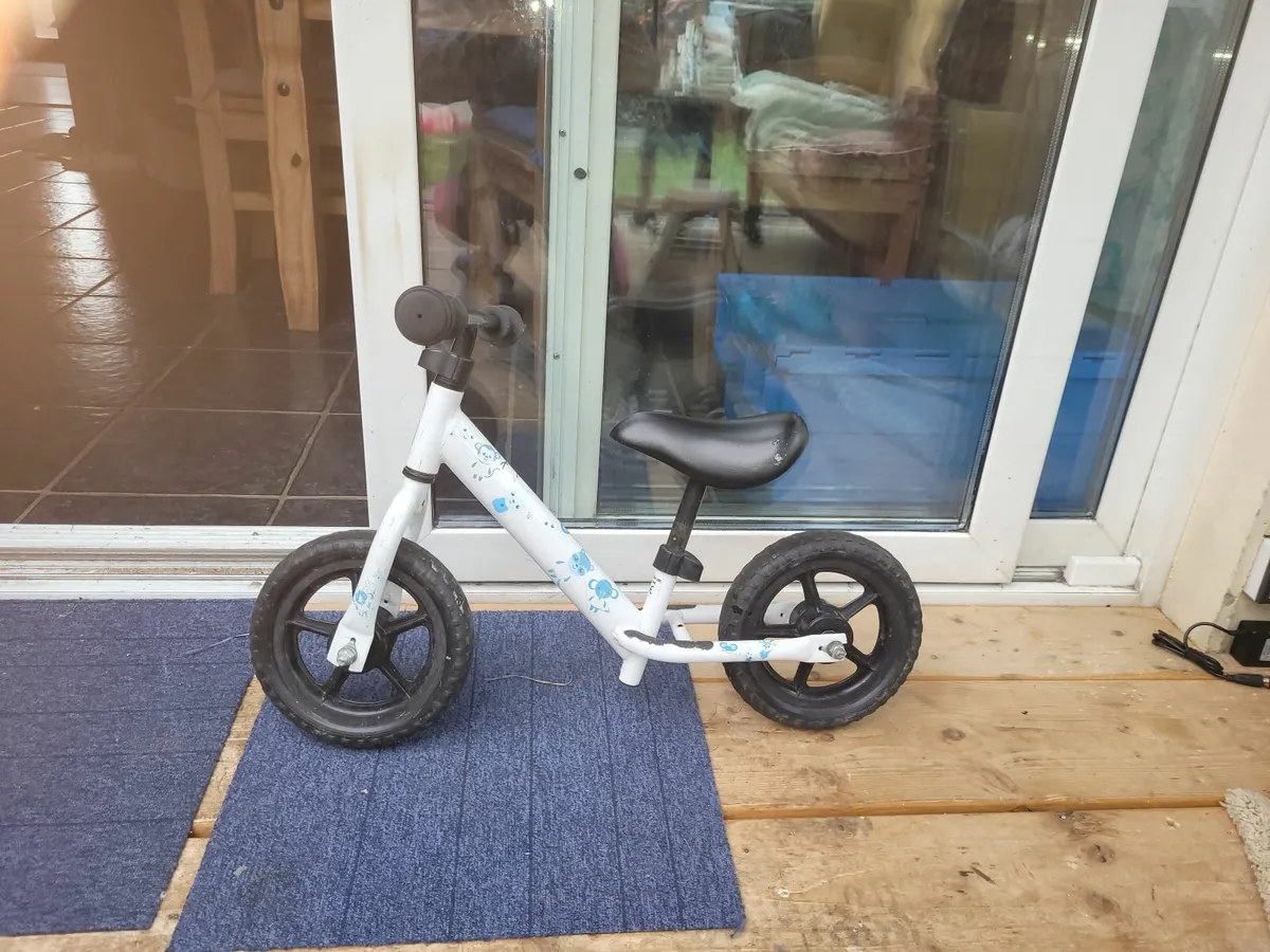 Halfords indi balance bike hotsell