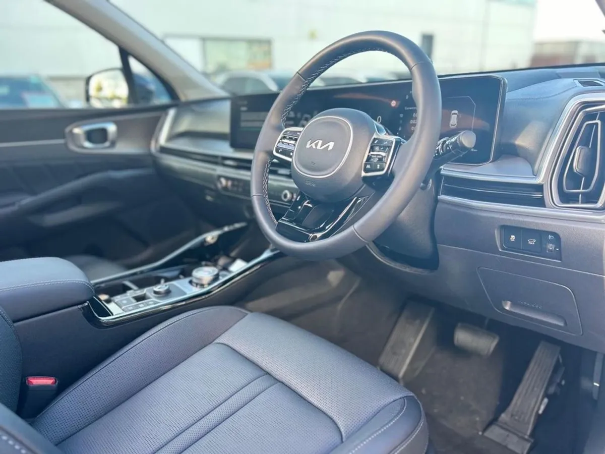 Kia Sorento 1.6 Plug in Hybrid (7 Seater) - Image 4
