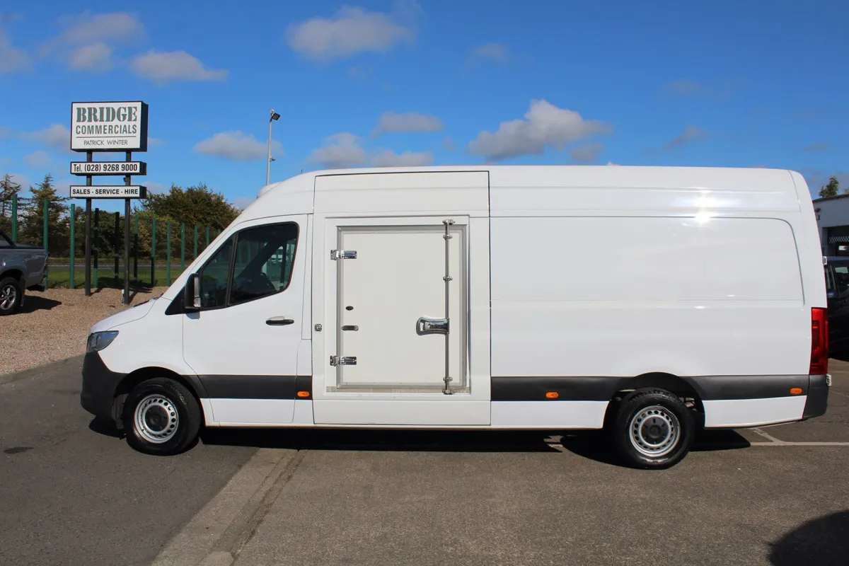 2021 Mercedes Sprinter 314 Freezer - Twn Compart - Image 3