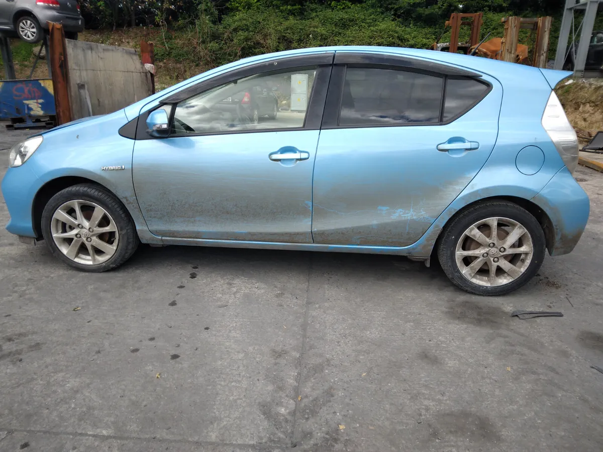 2014 Toyota Aqua 1.5 Breaking/Dismantling - Image 4
