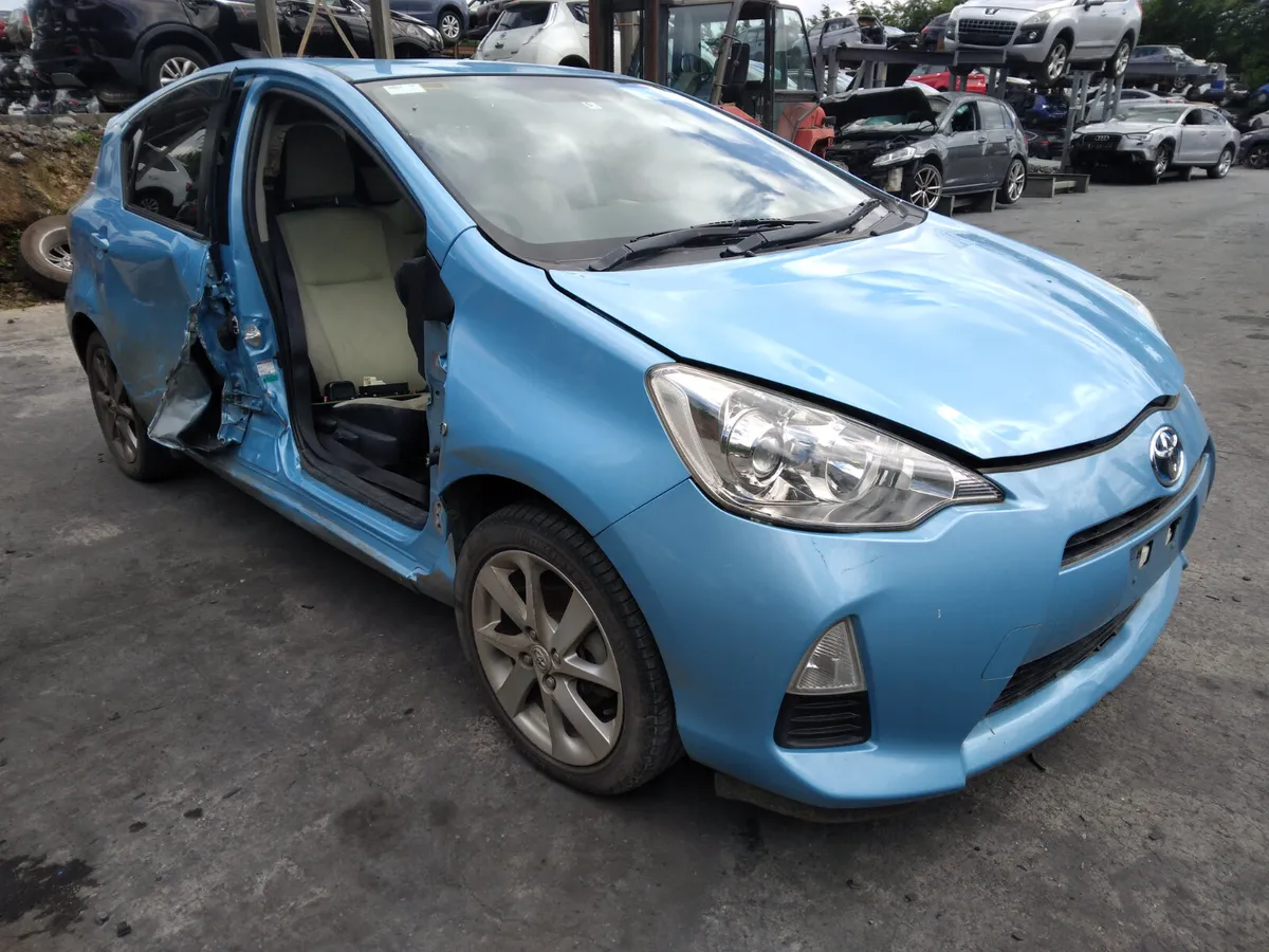 2014 Toyota Aqua 1.5 Breaking/Dismantling - Image 2