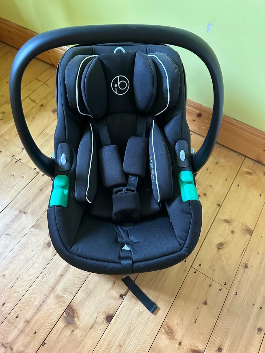 Car seat & isofix base - Image 1